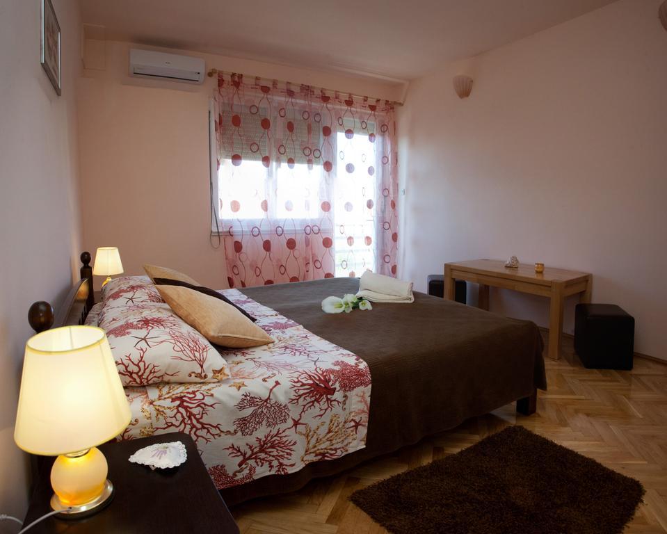 Apartments Beautiful Sandy Beach Спліт Номер фото