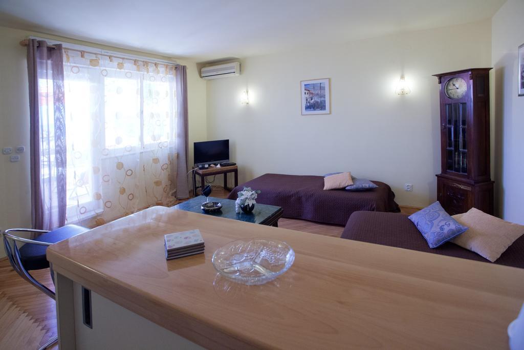 Apartments Beautiful Sandy Beach Спліт Екстер'єр фото