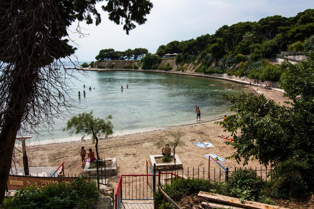 Apartments Beautiful Sandy Beach Спліт Номер фото